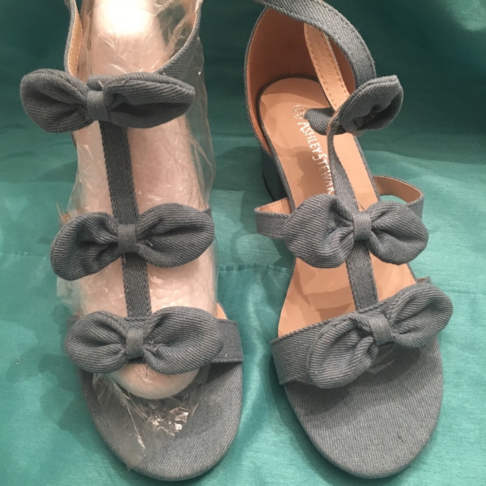Shoes by Ashley Stewart NIB Size 8W Denim Fabric